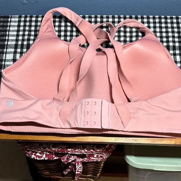 Pink Sports Bra Sz 38D by Lululemon new condition - Picture 2 of 7